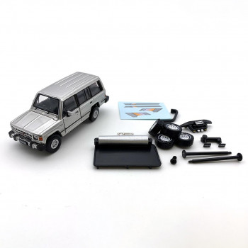 ビ-エムクリエイションズ 三菱 1st Gen パジェロ 83 シルバー ストライプ柄 RHD 1/64スケール 64B0190