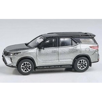 JADI B トヨタ フォーチュナー 23 メタリックシルバー LHD 1/64スケール PB55722