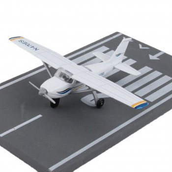 RUNWAY24 セスナC172 RW065